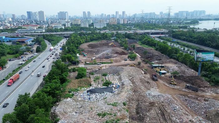 Khu vực tái chế chất thải xây dựng của Công ty cổ phần Dịch vụ sản xuất Toàn Cầu xử lý được khoảng 500 tấn/ngày. Ảnh: Hoàng Sơn