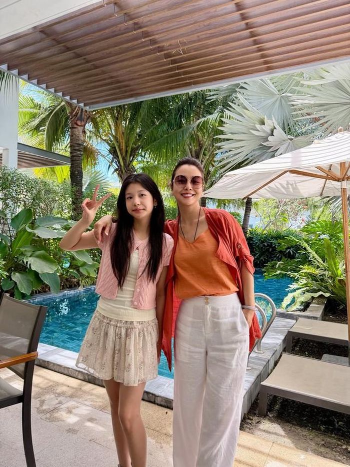 Với nhan sắc nổi bật cùng sự giáo dục kỹ lưỡng từ bố mẹ, con gái Jennifer Phạm được kỳ vọng sẽ ngày càng trưởng thành, tự tin và tiếp tục trở thành niềm tự hào của gia đình trong những năm tới.