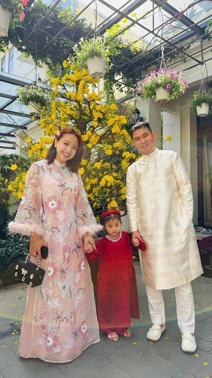 Sau hơn hai thập kỷ hoạt động nghệ thuật, Vân Hugo không chỉ được nhớ đến với hình ảnh một MC duyên dáng mà còn là biểu tượng của nghị lực và sự tích cực. Cuộc sống hiện tại của cô là thành quả sau những nỗ lực vượt qua biến cố, xây dựng tổ ấm hạnh phúc và tìm được sự cân bằng giữa sự nghiệp, gia đình cũng như sức khỏe.