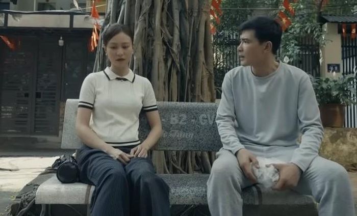 Sinh lo lắng khi thấy Diệu bị thương.
