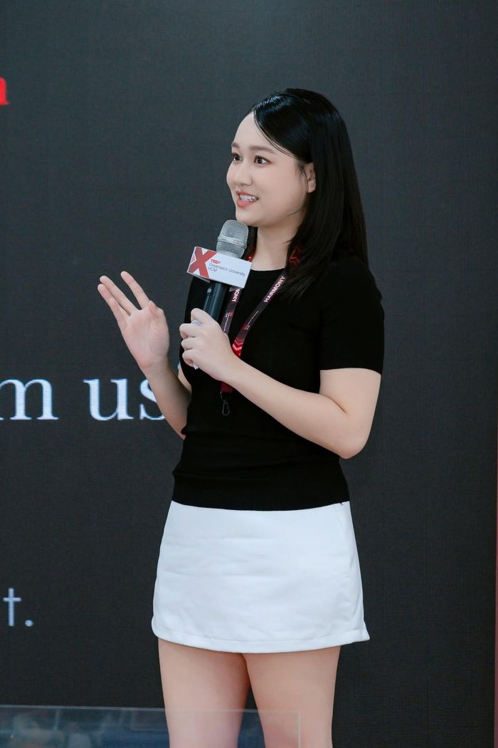 Mỗi lần xuất hiện tại sự kiện hay đăng tải hình ảnh mới, cô đều nhận được nhiều lời động viên từ khán giả vì sự nỗ lực thay đổi bản thân.