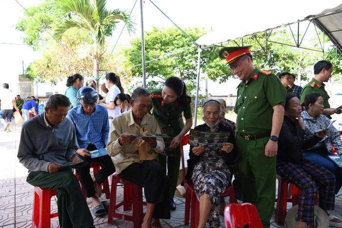 Đại tá Nguyễn Đức Tuấn, Phó Cục trưởng Cục Cảnh sát điều tra tội phạm về ma túy nhấn mạnh: "Việc tổ chức chương trình an sinh xã hội kết hợp tuyên truyền phòng, chống ma túy đã góp phần sẻ chia với người dân, lan tỏa những giá trị nhân văn, đồng thời nâng cao nhận thức cộng đồng về hiểm họa ma túy".