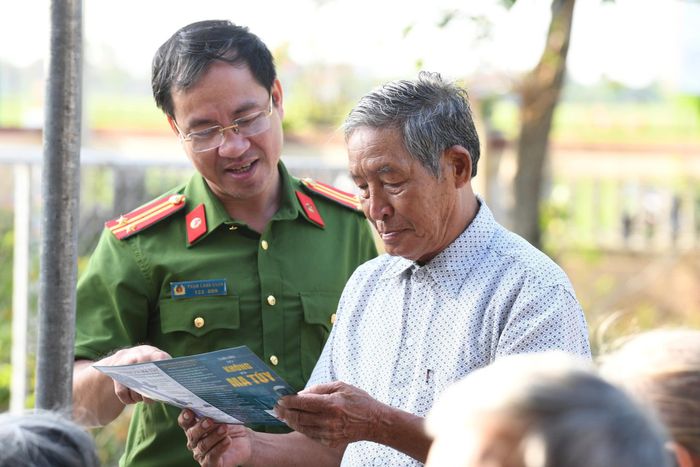 Cục Cảnh sát điều tra tội phạm về ma túy tuyên truyền phòng, chống ma túy tới Nhân dân.