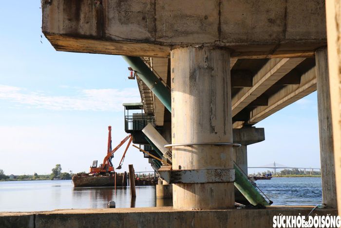 Ông Trương Văn Giang, Giám đốc Ban Quản lý dự án Đầu tư xây dựng công trình Nông nghiệp và Phát triển nông thôn TP Huế (Ban QLDA) cho biết, dự án sửa chữa cấp bách bảo đảm an toàn đập Thảo Long đang được đẩy nhanh tiến độ trước mùa mưa lũ năm 2026. Ảnh: Hoàng Dũng.