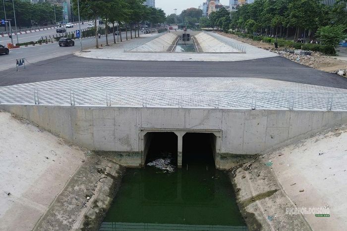 Hệ thống cống ngầm kết nối các đoạn mương nhằm tăng khả năng thu gom, tiêu thoát nước. Ảnh: T.Anh