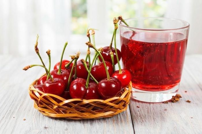 Nước ép anh đào có khả năng hỗ trợ đào thải acid uric rất hiệu quả.