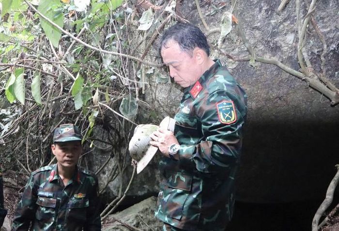 Nhiều vật dụng khác cũng được tìm thấy tại hang Đá Sập. Ảnh: Quang Cường