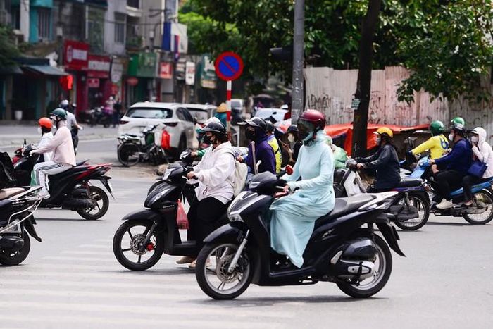 Miền Trung nắng nóng kéo dài đến 24/7. Ảnh: Tuấn Anh