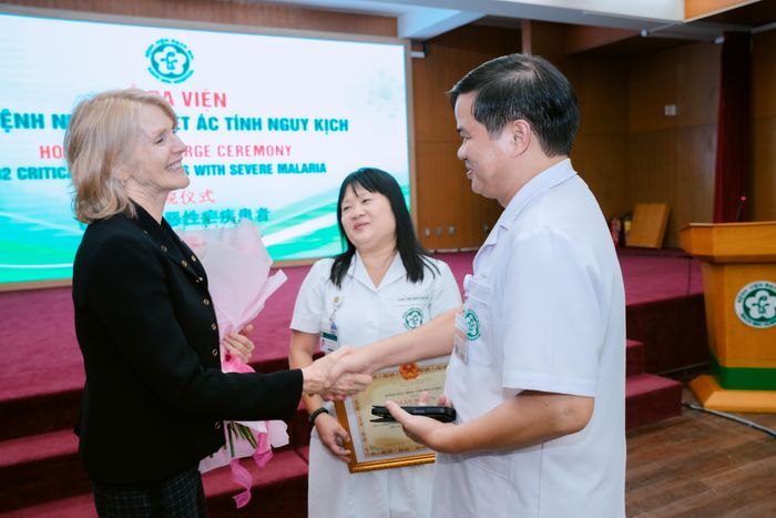 PGS.TS Đào Xuân Cơ cảm ơn WHO và đối tác quốc tế đã kịp thời hỗ trợ nguồn thuốc điều trị sốt rét. Ảnh: Thế Anh