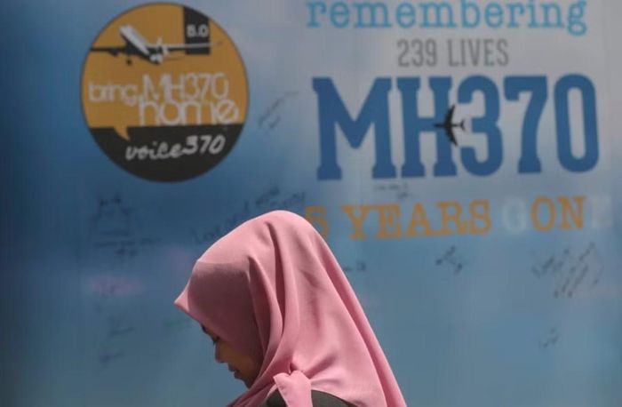 Đã 12 năm trôi qua và các gia đình có người thân trên chuyến bay MH370 vẫn giữ hy vọng tìm được câu trả lời. Ảnh: Vincent Thian/ AP Photo.