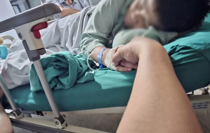B.A đang nằm điều trị tại bệnh viện. (Ảnh: Gia đình cung cấp cho báo chí)