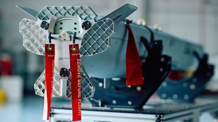 Chính Raytheon đã cho biết về việc nối lại sản xuất ADM-160 MALD trong một thông cáo báo chí. Cụ thể, họ nêu rõ tập đoàn dự định sử dụng chuỗi nhà thầu hiện có tại Mỹ và các nước châu Âu để đẩy nhanh quá trình này.