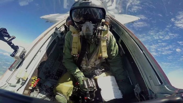 Vào thời điểm đó, Tổng thống Volodymyr Zelensky nhấn mạnh rằng những máy bay chiến đấu này rất quan trọng đối với Ukraine, vì các phi công của họ đã có nhiều kinh nghiệm vận hành chúng, và “vấn đề không phải thiếu máy bay, mà là thiếu phi công.”
