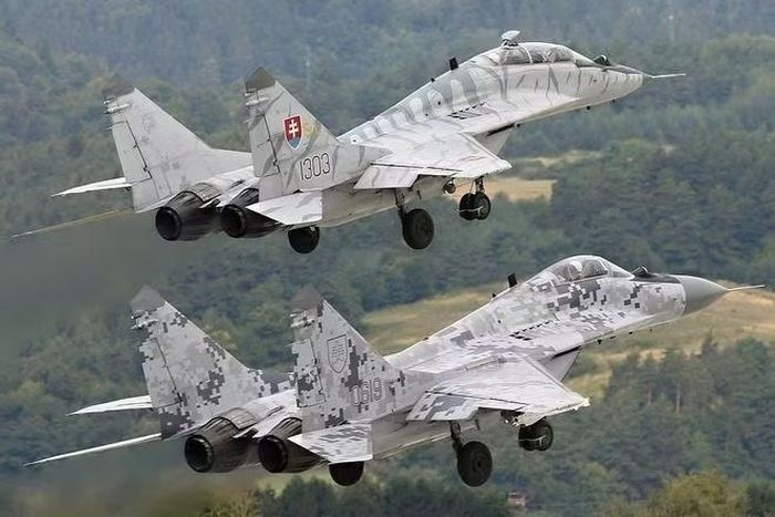 Cuối năm ngoái, Bộ Quốc phòng và Bộ Tổng tham mưu Lực lượng vũ trang Ba Lan đã tuyên bố ý định chuyển giao cho Ukraine một số máy bay chiến đấu MiG-29 vẫn còn đang phục vụ trong Không quân Ba Lan.
