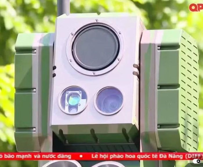 Các cảm biến này được kết hợp với súng phóng đạn khói ngụy trang, bắn ra các loại đạn có khả năng tạo ra màn chắn khí dung bảo vệ khi che kín chiếc xe trước hệ thống ngắm bắn của đối phương.