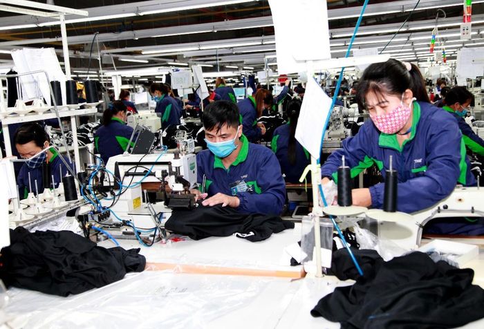 Bộ Nội vụ cho rằng, phương án tăng lương tối thiểu mới từ đầu năm 2027 sẽ góp phần tích cực cho việc cải thiện tiền lương, đời sống của người lao động. Ảnh: Tống Giáp