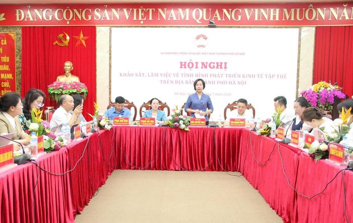 Phó Chủ tịch không chuyên trách Ủy ban Trung ương MTTQ Việt Nam, Chủ tịch Ủy ban MTTQ Việt Nam thành phố Hà Nội Bùi Huyền Mai phát biểu chỉ đạo tại hội nghị. Ảnh: PV