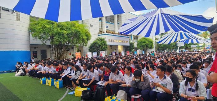 Học sinh Trường THPT Bùi Thị Xuân (TPHCM) tham gia Ngày hội định hướng 2026. Ảnh: NTCC.