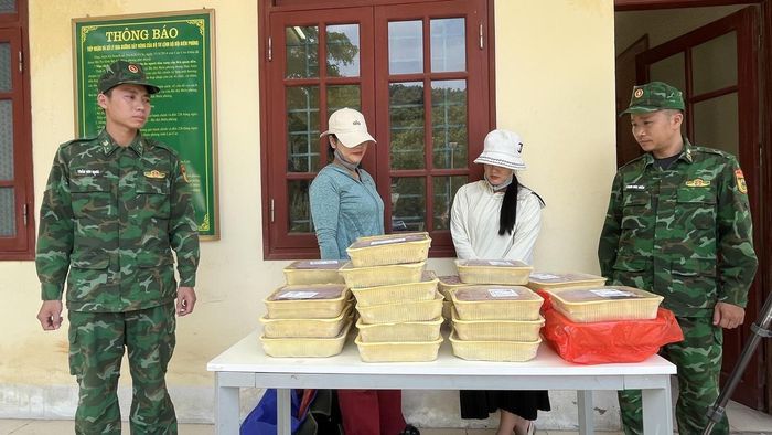31 kg tôm hùm đất cùng 2 đối tượng bị BĐBP bắt giữ. Ảnh: Trung Dũng.