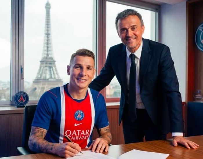  Lucas Digne rời Aston Villa, gia nhập nhà đương kim vô địch châu Âu PSG với mức phí 10 triệu euro. 