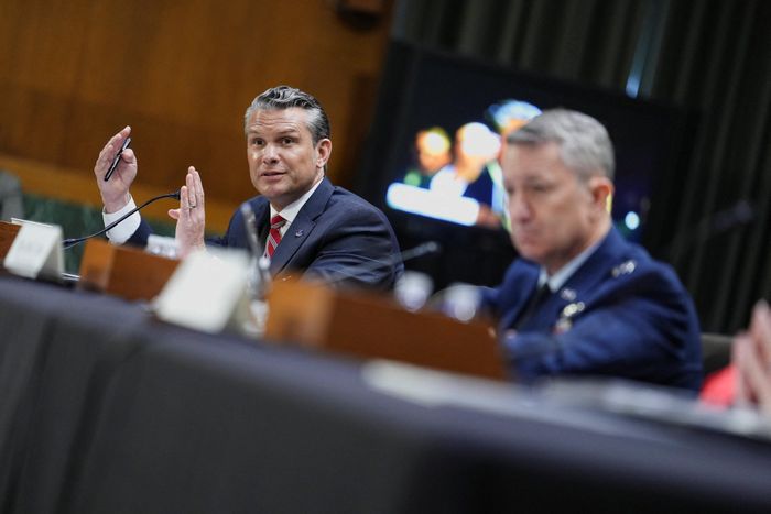  Bộ trưởng Chiến tranh Mỹ Pete Hegseth điều trần trước Ủy ban Phân bổ Ngân sách Thượng viện về đề xuất cấp ngân sách bổ sung dành cho Bộ Chiến tranh ngày 21/7. Ảnh: Reuters. 