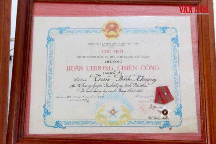 Huân chương Chiến công của liệt sĩ Trần Văn Dũng và liệt sĩ Trần Bình Nhượng