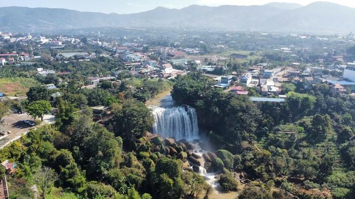 Thác Voi là một trong những thác nước hùng vĩ và đẹp nhất của tỉnh Lâm Đồng