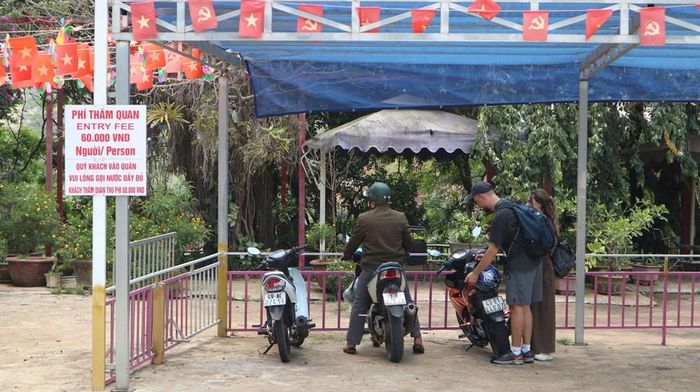 Mặc dù chưa được cấp phép nhưng chủ cơ sở kinh doanh vẫn tiến hành thu phí đối với khách tham quan