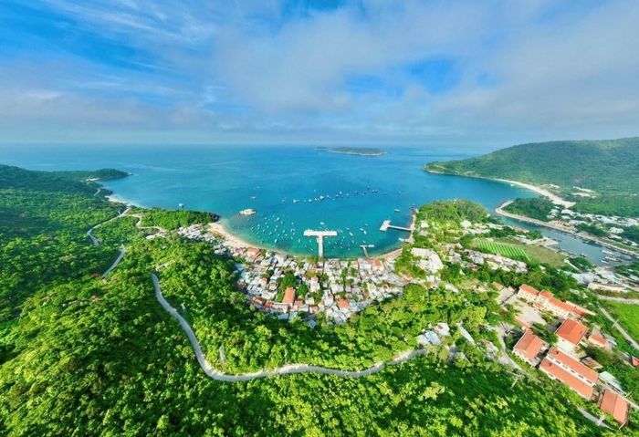 Phương án đặt mục tiêu bảo tồn đa dạng sinh học, các loài động, thực vật nguy cấp, quý, hiếm, nguồn gen bản địa và các hệ sinh thái đặc thù của Khu BTTN Cù Lao Chàm; kiểm soát các tác động tiêu cực từ hoạt động du lịch, khai thác tài nguyên và loài ngoại lai xâm lấn…