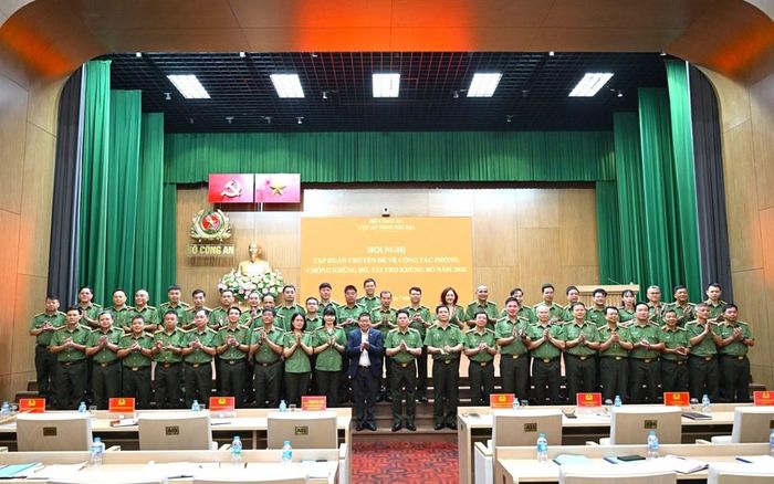 Các đại biểu dự Hội nghị