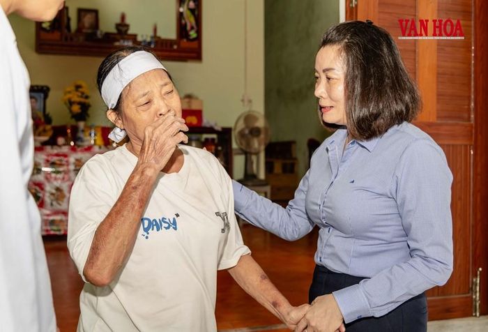 Chia sẻ nỗi đau cùng gia đình thương binh Cao Sơn Thìn (xã Hòa Trạch - Quảng Trị)