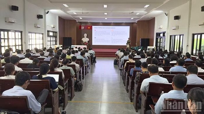 Quang cảnh buổi tập huấn.