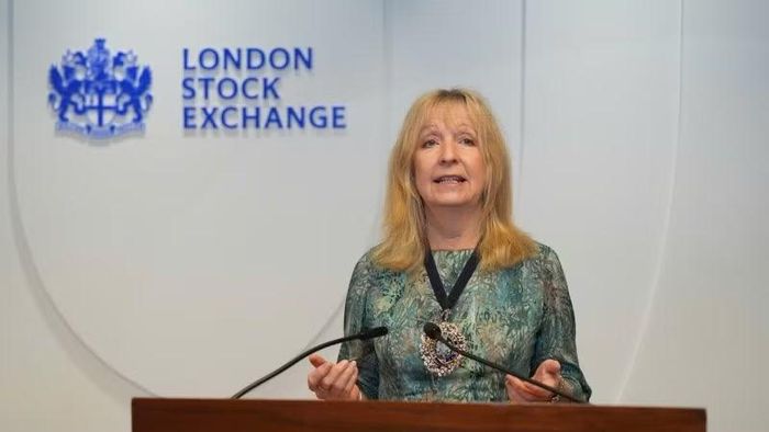 Thị trưởng Khu tài chính London – Dame Sue Langley phát biểu tại buổi gặp gỡ Tiến sĩ Nguyễn Thị Phương Thảo.