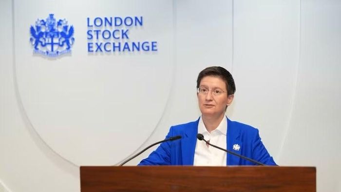 Đại diện Sàn Giao dịch Chứng khoán London (LSE), Tổng giám đốc LSE – Dame Julia Hoggett chào đón Tiến sĩ Nguyễn Thị Phương Thảo thăm trung tâm tài chính lâu đời và uy tín hàng đầu thế giới.