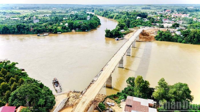 Cầu Hiếu Liêm thuộc Dự án mở rộng Nhà máy Thủy điện Trị An được khởi công vào ngày 29/12/2024. Theo thiết kế, có chiều dài gần 250m, rộng 9m.