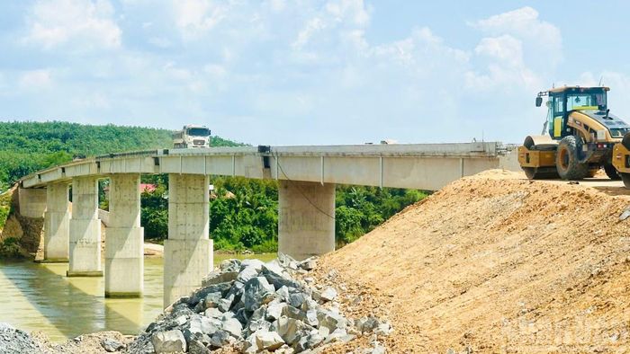 Cầu được xây dựng để phục vụ việc vận chuyển các thiết bị siêu trường, siêu trọng thi công mở rộng Thủy điện Trị An; đồng thời, góp phần hoàn thiện mạng lưới giao thông liên vùng.