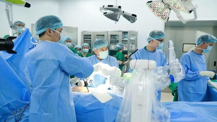 Mô hình phòng mổ tích hợp robot, hệ thống định vị 3D và các công nghệ hỗ trợ phẫu thuật hiện mới được triển khai tại một số ít quốc gia trong đó có Việt Nam. (Ảnh: HIẾU THU)