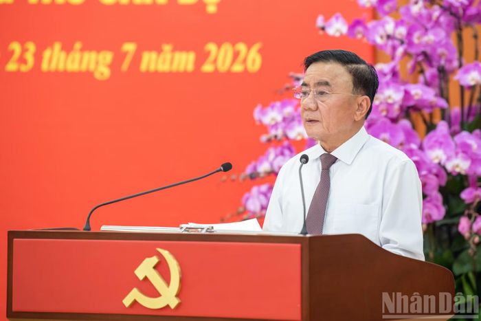 Thường trực Ban Bí thư Trần Cẩm Tú phát biểu giao nhiệm vụ.
