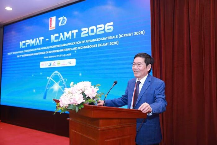 Giáo sư, Tiến sĩ Huỳnh Trung Hải, Hiệu trưởng Trường Vật liệu, Đại học Bách khoa Hà Nội phát biểu khai mạc hội thảo.