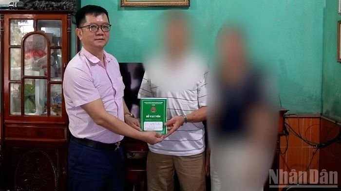 Giải ngân tín dụng đối với người sau cai nghiện ma túy tại phòng giao dịch Văn Yên.