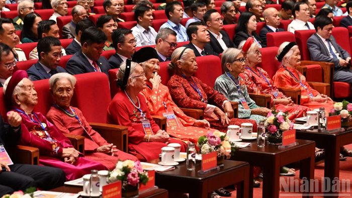 Các đại biểu Mẹ Việt Nam Anh hùng dự Hội nghị tri ân người có công với cách mạng toàn quốc năm 2026. (Ảnh: TRẦN HẢI)