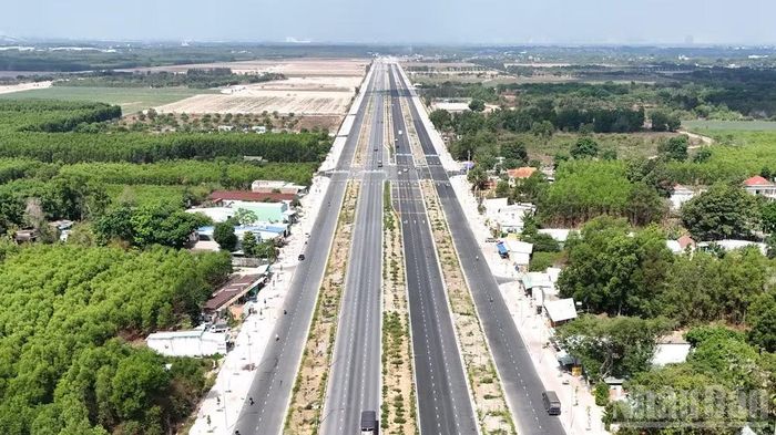 Dự án nâng cấp, mở rộng đường 25C đoạn từ phường Nhơn Trạch ra Quốc lộ 51 được đầu tư với quy mô 10 làn xe.