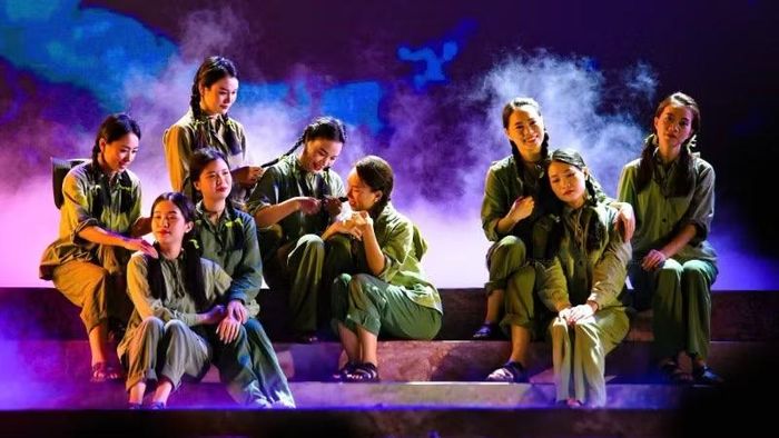 Hình ảnh trong vở kịch hát “Khoảng trời con gái”. (Ảnh: NGUYỄN HUY TÙNG)