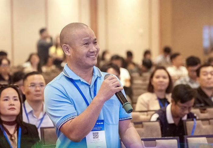 Các diễn giả và đại biểu đối thoại, trao đổi về những giải pháp kiến tạo doanh nghiệp "không ngủ". (Ảnh: Trung ương Hội Doanh nhân trẻ Việt Nam cung cấp)