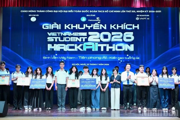 Các cá nhân, đội tuyển nhận giải thưởng tại buổi lễ.