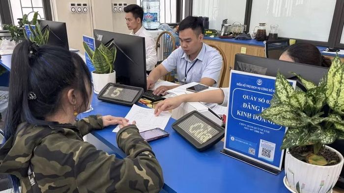 Không chỉ tinh gọn bộ máy, mô hình chính quyền địa phương hai cấp đang tạo những chuyển biến tích cực. (Ảnh: TTXVN)