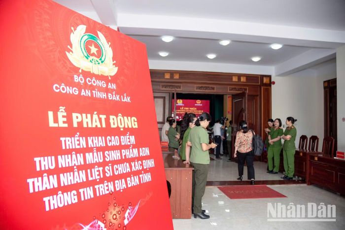 Buổi lễ diễn ra trang trọng với sự tham gia của lãnh đạo tỉnh, các sở ban ngành và đông đảo thân nhân liệt sĩ. Đại diện Công an tỉnh nhấn mạnh đây là chủ trương lớn mang ý nghĩa nhân văn sâu sắc của Đảng và Nhà nước.