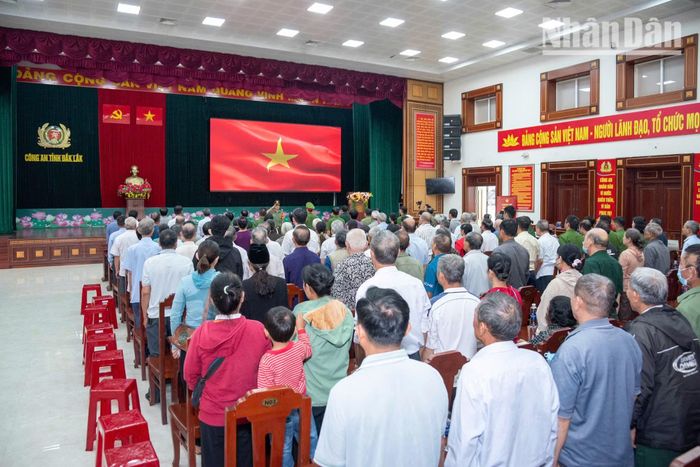 Buổi lễ khép lại nhưng hành trình "đưa các anh về" vẫn sẽ tiếp tục với sự nỗ lực không ngừng nghỉ của cả hệ thống chính trị. Đó là lời hứa, là trách nhiệm của thế hệ hôm nay đối với những người đã ngã xuống vì độc lập tự do.