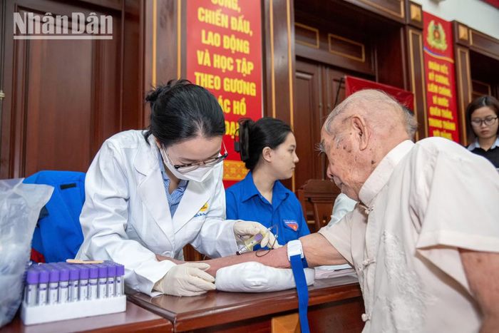 Gia đình thân nhân liệt sĩ đều có chung một chia sẻ rằng mong ước được thắp nén nhang đúng tên người thân tưởng đơn giản nhưng là khát vọng mấy chục năm.
