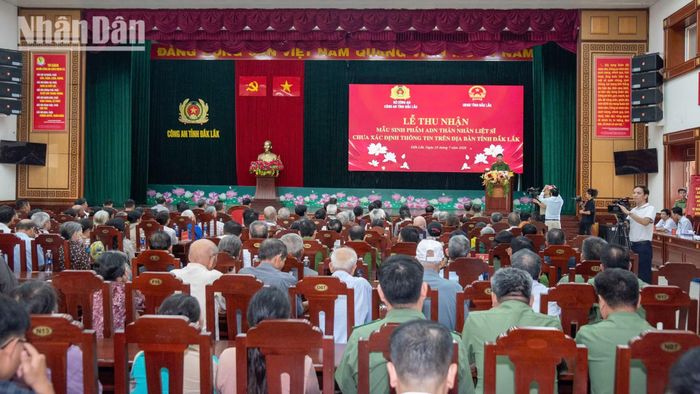 Chia sẻ với phóng viên Báo Nhân Dân, Đại tá Võ Hùng Tường, Trưởng phòng Cảnh sát quản lý hành chính về trật tự xã hội (C06) cho biết đơn vị đã chủ động tham mưu cho UBND tỉnh Đắk Lắk ban hành kế hoạch triển khai cao điểm. Lực lượng Công an đã rà soát, đối khớp dữ liệu của hàng nghìn thân nhân liệt sĩ trên toàn địa bàn. Với Đại tá Võ Hùng Tường, đây không chỉ là nhiệm vụ chuyên môn mà còn là trách nhiệm đạo lý đối với thế hệ cha anh.